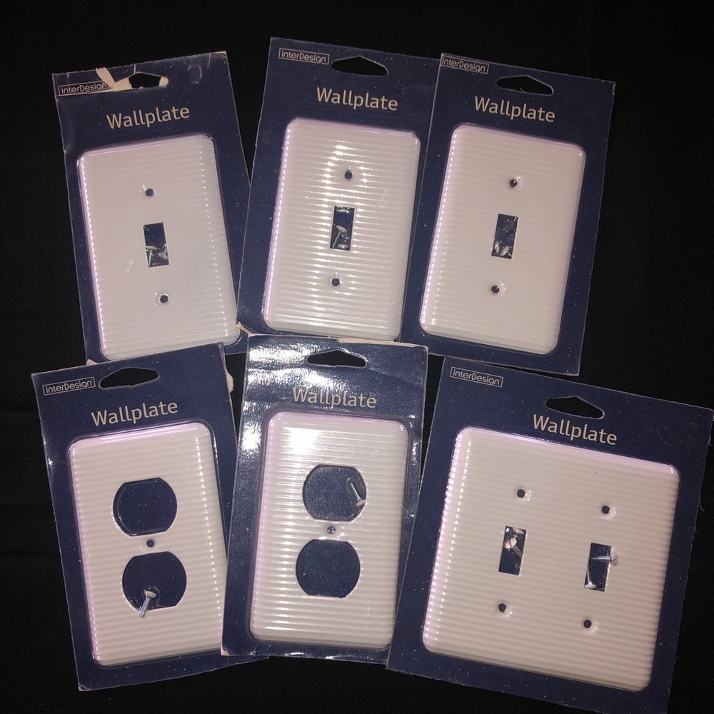 6 White Wallplates with texture design.